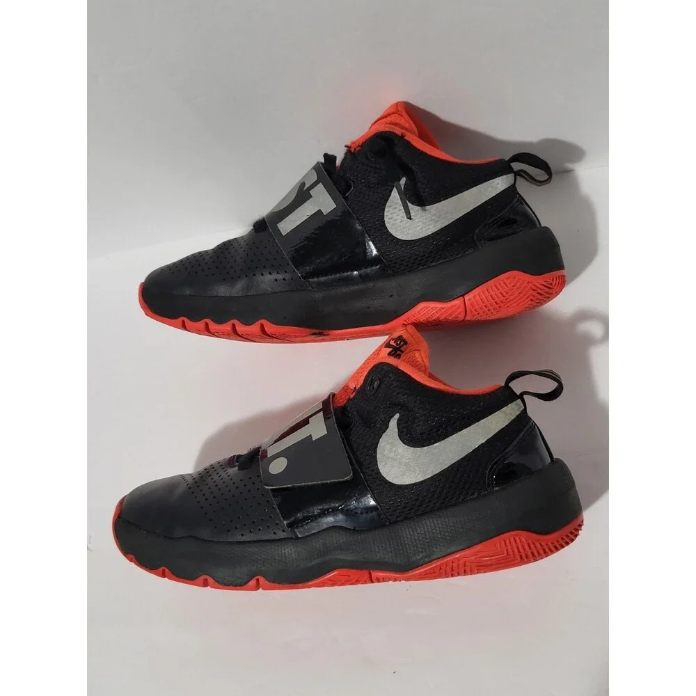 Nike Team Hustle D8 Youth Boys Just Do It Basketball Sneaker Size 4.5 AQ9977-001